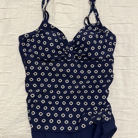 Swimsuit - Picture 2 of 6